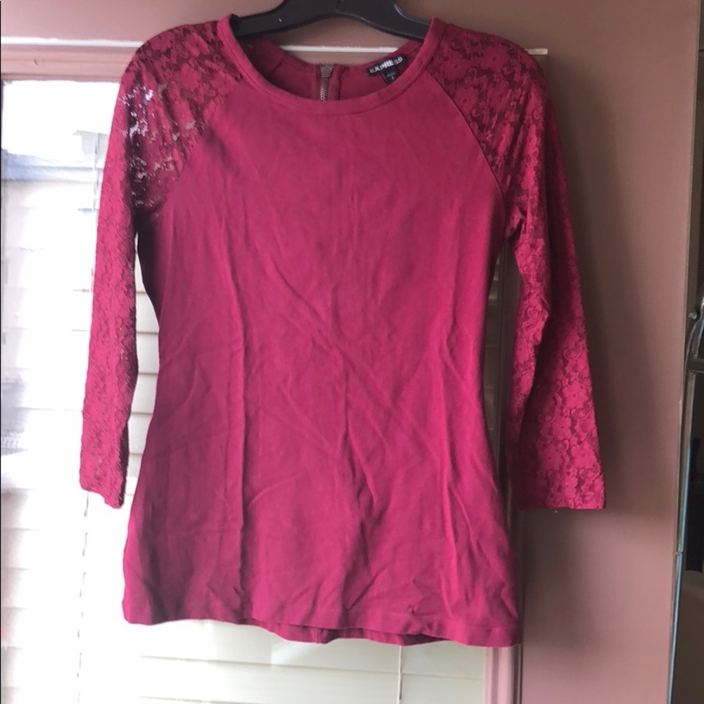 Express lace sleeve tee